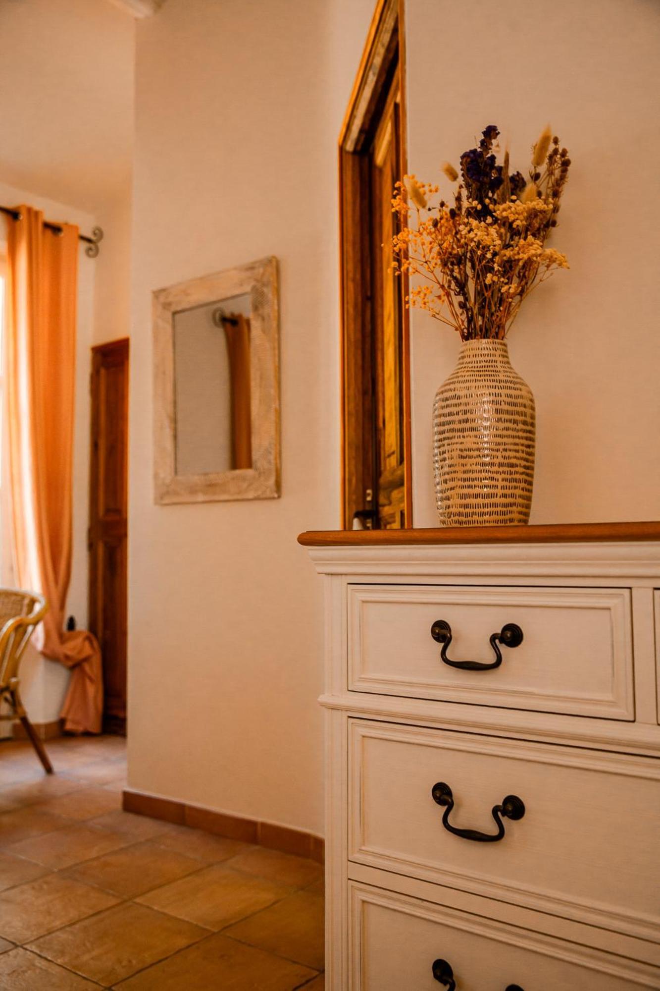 Mas De Lure Otel Salon-de-Provence Dış mekan fotoğraf