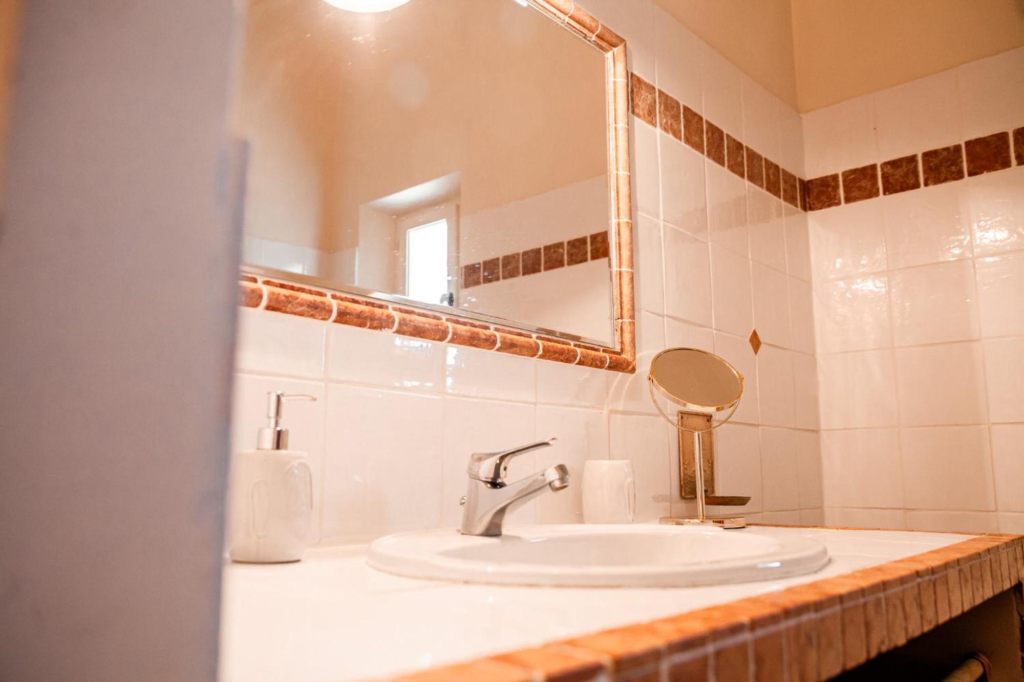 Mas De Lure Otel Salon-de-Provence Dış mekan fotoğraf